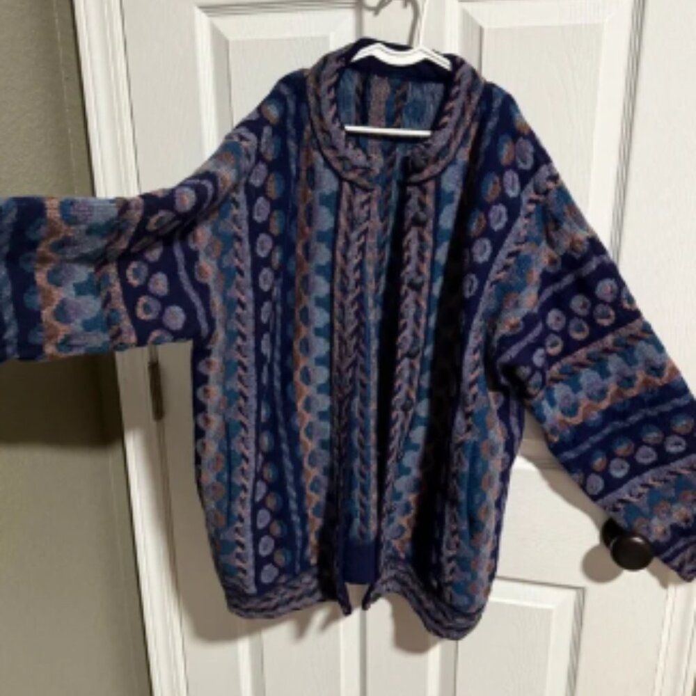 Beautiful Patterned Blue and Purple Women's wool Sweater sz xl